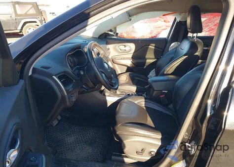 2019 Jeep Cherokee Latitude Plus 4X4 z USA, uszkodzony, nr VIN 1C4PJMLX8KD106896